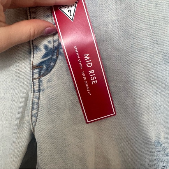 NWT Guess Women's Light wash denim Blue Distressed Jeans 26 - Picture 5 of 7